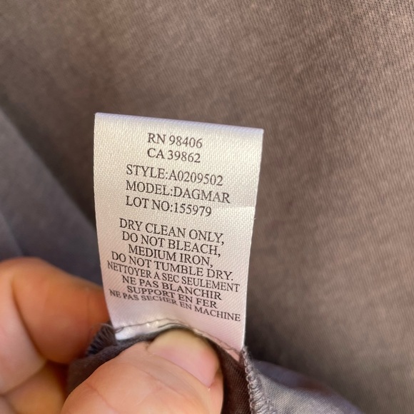 Theory silk tank with pin-tuck details. Size small. - Picture 7 of 7